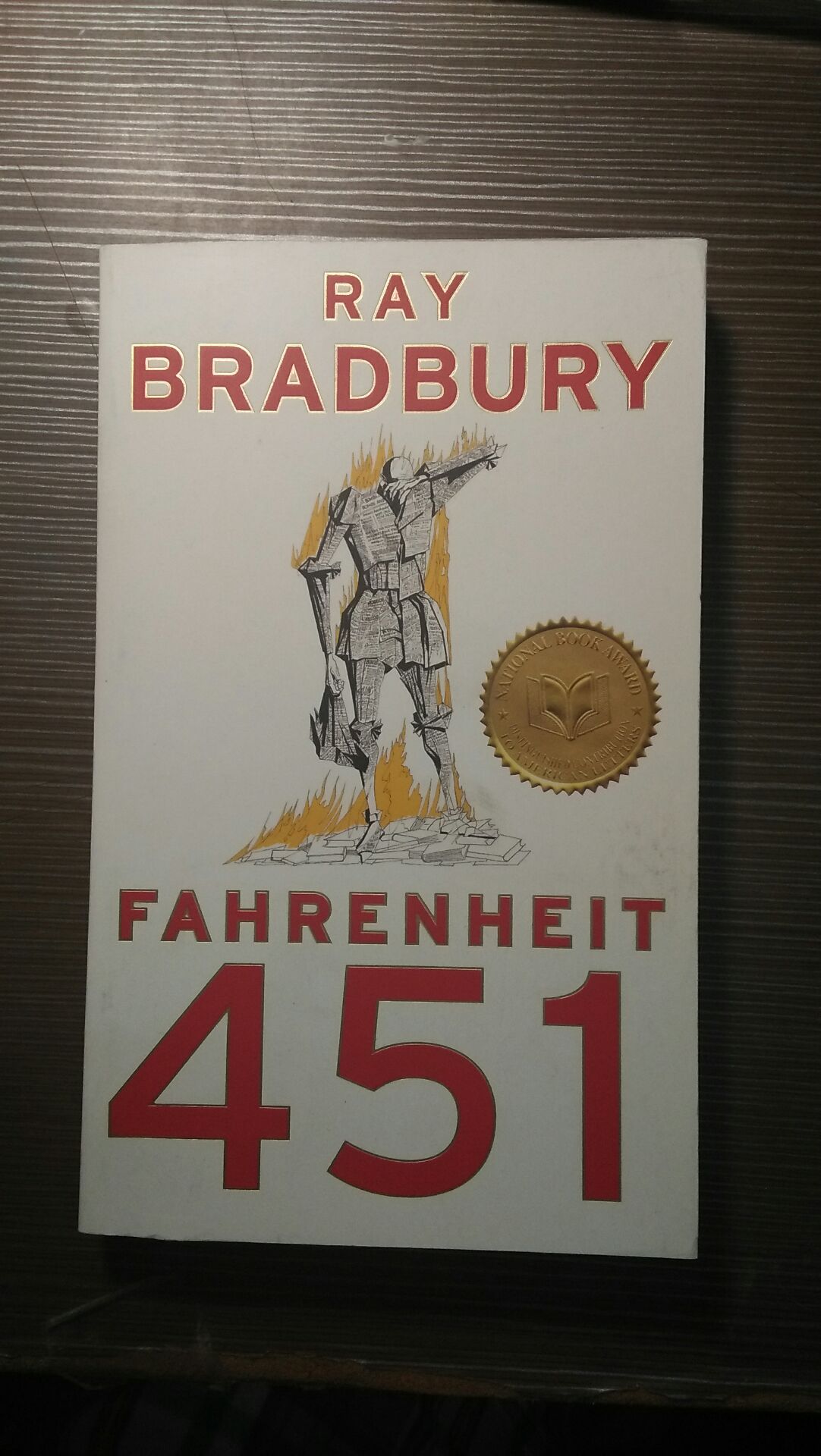 Sách được giao khá nhanh, đẹp, không bị bẩn hay rách nên mình thấy rất ưng ý, duy có cỡ chữ hơi bé. Sách có hơi mỏng so với mình tưởng tượng nhưng chắc vì cỡ chữ nhỏ.