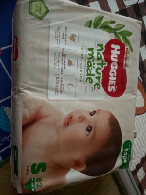 Bỉm mềm,mỏng hơn loại tràm trà,thoáng ,thấm hút tốt 
Bé nhà m hợp bỉm huggies nên ok lắm
Sale tiki tốt hơn (shoppe hay *** sale mà tăng phí ship dữ quá )