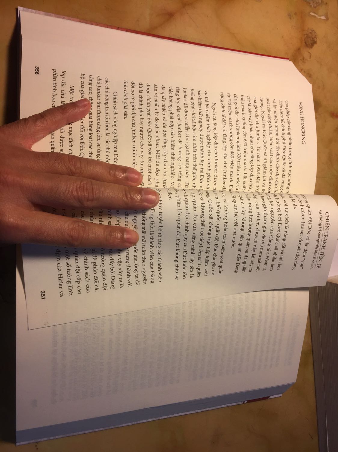 Sách giao bị lỗi mất nhiều trang, cụ thể như ảnh gửi kèm (vẫn chưa đủ vì app chỉ cho phép up 5 ảnh một lần nhận xét).
Tôi đề nghị trả lại sách và Tiki trả lại tiền đã mua hàng (bao gồm cả phí ship) cho tôi theo hoá đơn đã được xuất. 
Không thể chấp nhận được.