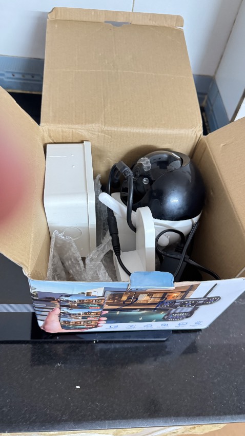 hàng mở ra bị gãy đế, đây là hàng dùng rồi nên bị trầy xước nhiều , cài đặt thi dùng được, nhưng không treo lên được, đang tìm cách chế đây. không biết lỗi do người bán hàng hay do đóng gói ????