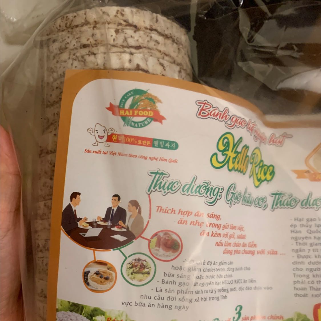 hợp khẩu vị của mình nếu bạn nào thích nhạt nhạt giòn giòn thơm nhẹ mùi gạo, shop giao hàng nhanh đóng gói cẩn thận cám ơn sốp sẽ ttuc ủng hộ hihi