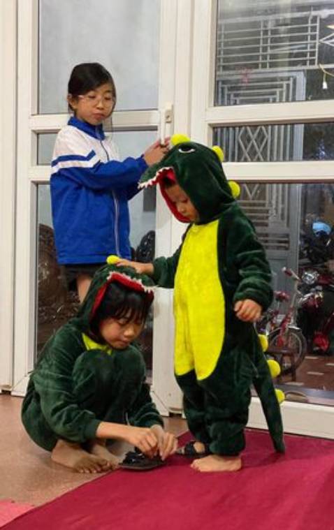 vừa bóc hàng gói cẩn thận, sip nhanh, nhân viên giao hàng thân thiện. gói quá nhỏ nhưng ok. vẫn tặng cho 5 sao