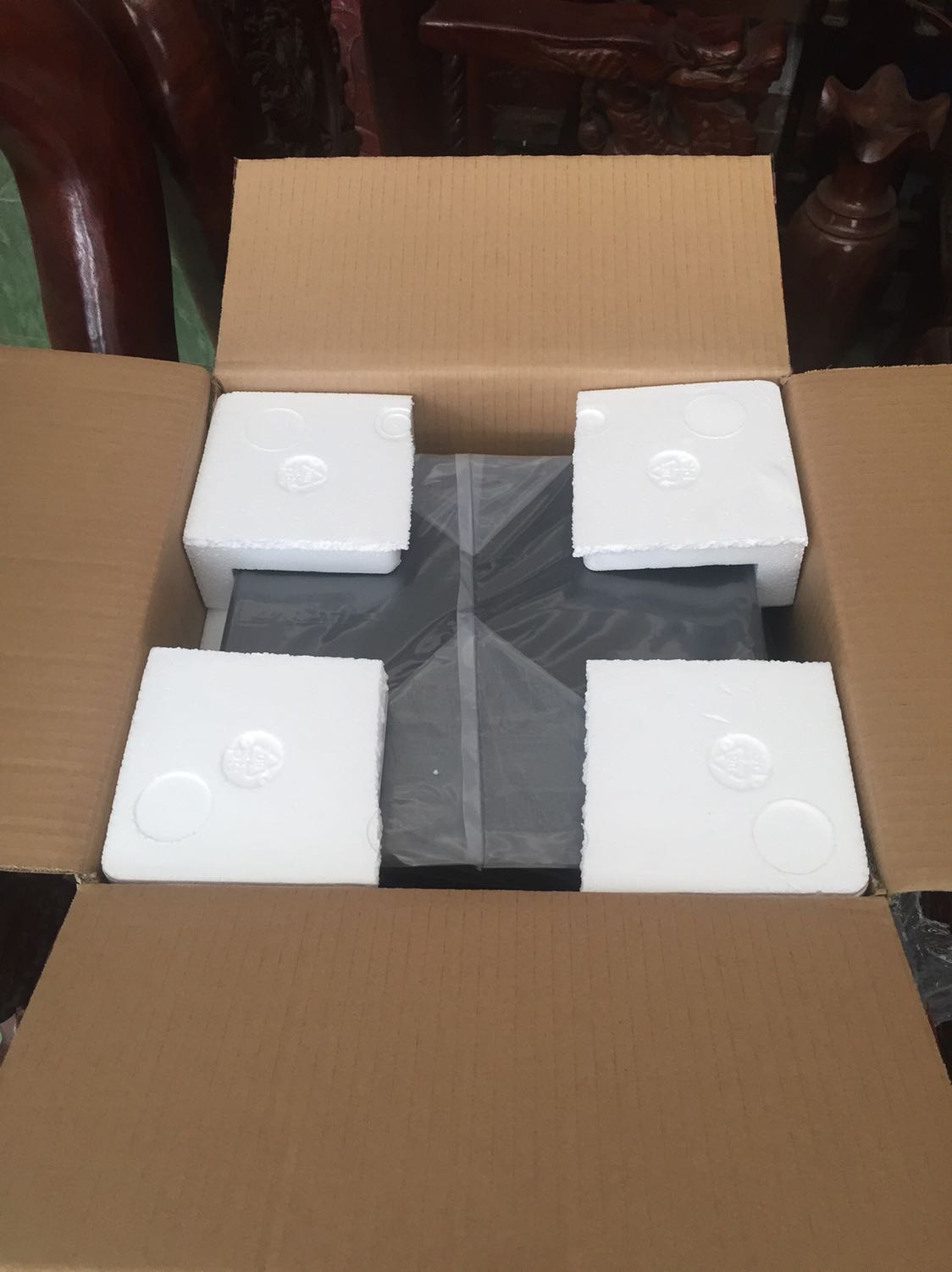 Sản phẩm đẹp đúng như mô tả. Đóng gói rất cẩn thận, giao hàng cực nhanh. Rất hài lòng. Về chất lượng sản phẩm phải chờ sử dụng 1, 2 tháng mới có thể đánh giá được.