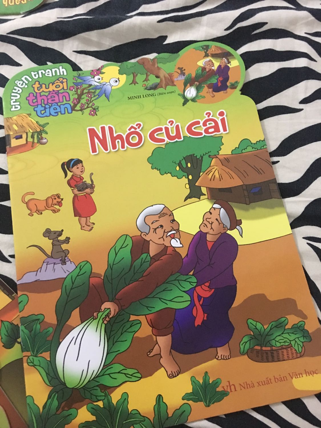 Bộ 8 cuốn có truyện hay truyện dở như truyện nhổ củ cải câu văn dài lủng củng cốt truyện ko có gì hay tóm lại  là cả nhà o già bà già cháu gái rồi chuột mèo *** cùng nhau hợp sức nhổ củ cải . Hết