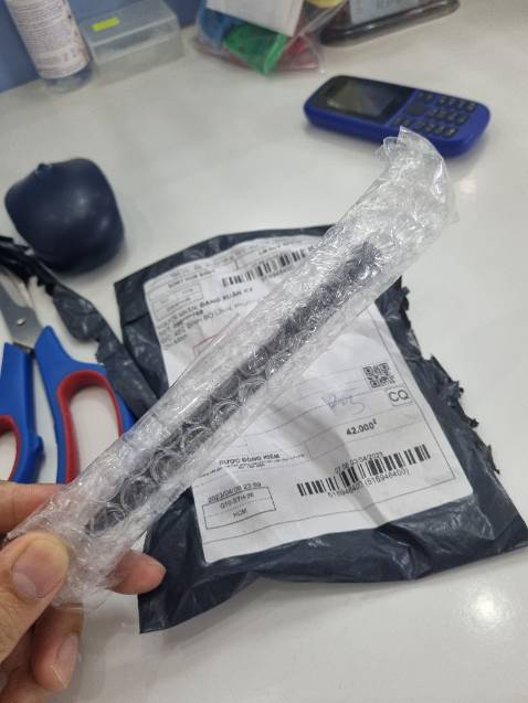 Đặt bộ đôi mà có một chiếc, thế này thì lại treo đầu dê bán thịt heo à Đặt bộ đôi mà có một chiếc, thế này thì lại treo đầu dê bán thịt heo à