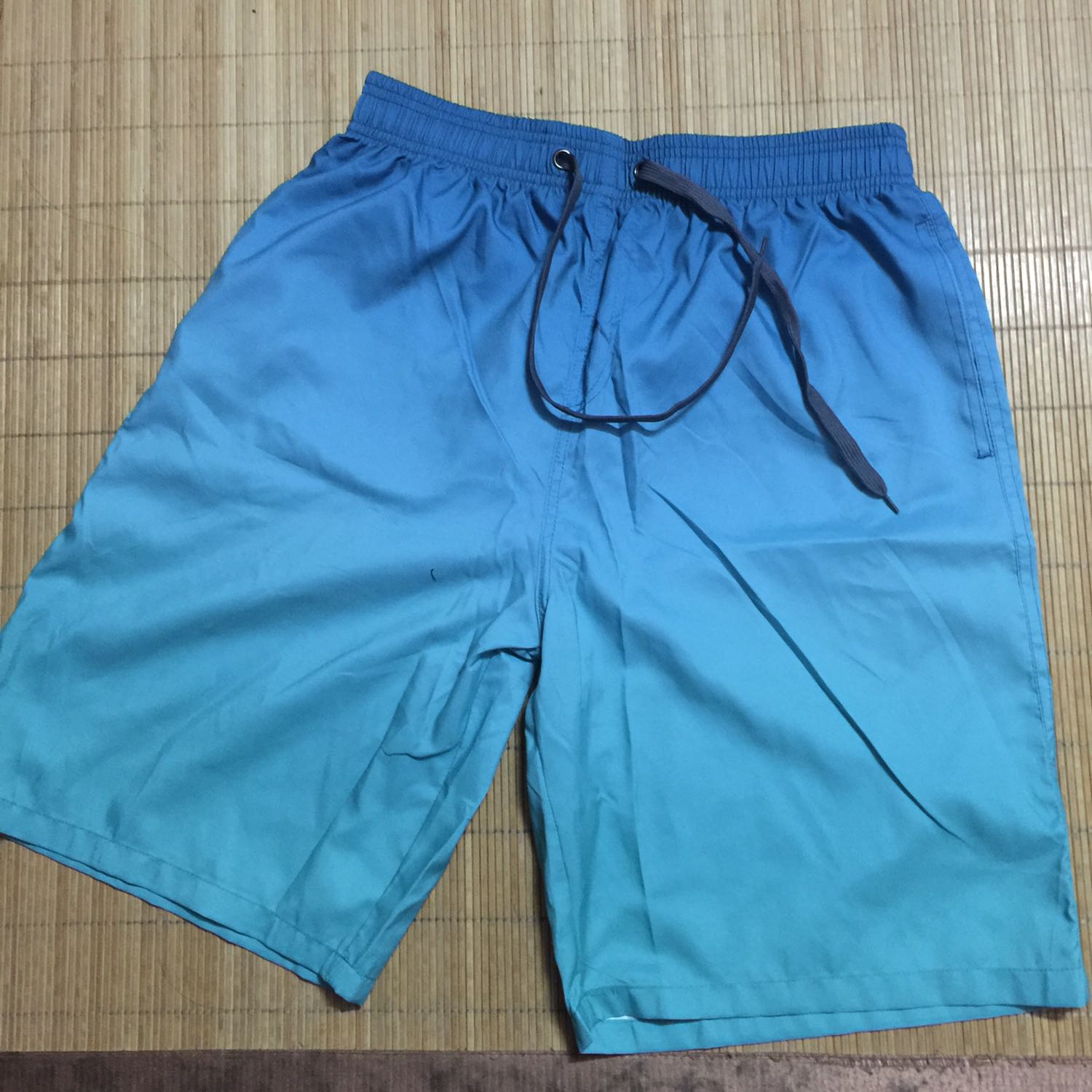 Cũng ok, chất vải này ít thấm nước