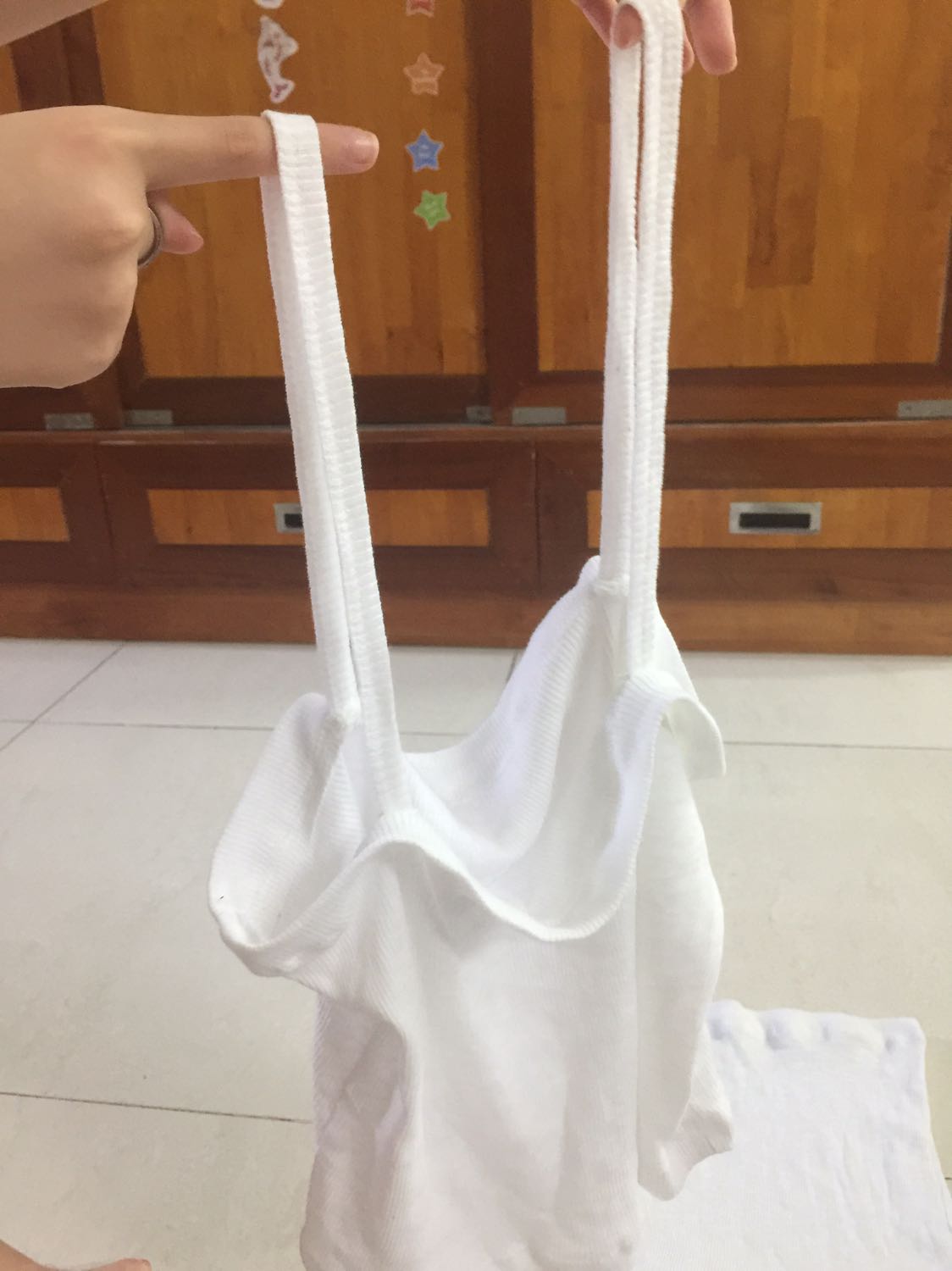 Sản phẩm không giống như hình. Chất lượng quá tệ. Thun nhão, gần như không co giãn. Không tưởng tượng nổi cửa hàng có thể giao sản phẩm như thế này cho khách. Yêu cầu Tiki phản hồi sớm.