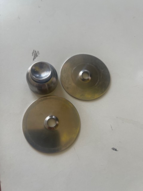 Dỏm, nam châm hít kém, cục nam châm ko bắt vít được chỉ dán, phụ kiện đi kèm chỉ dùng bắt vít cục sắt, không đáng tiền