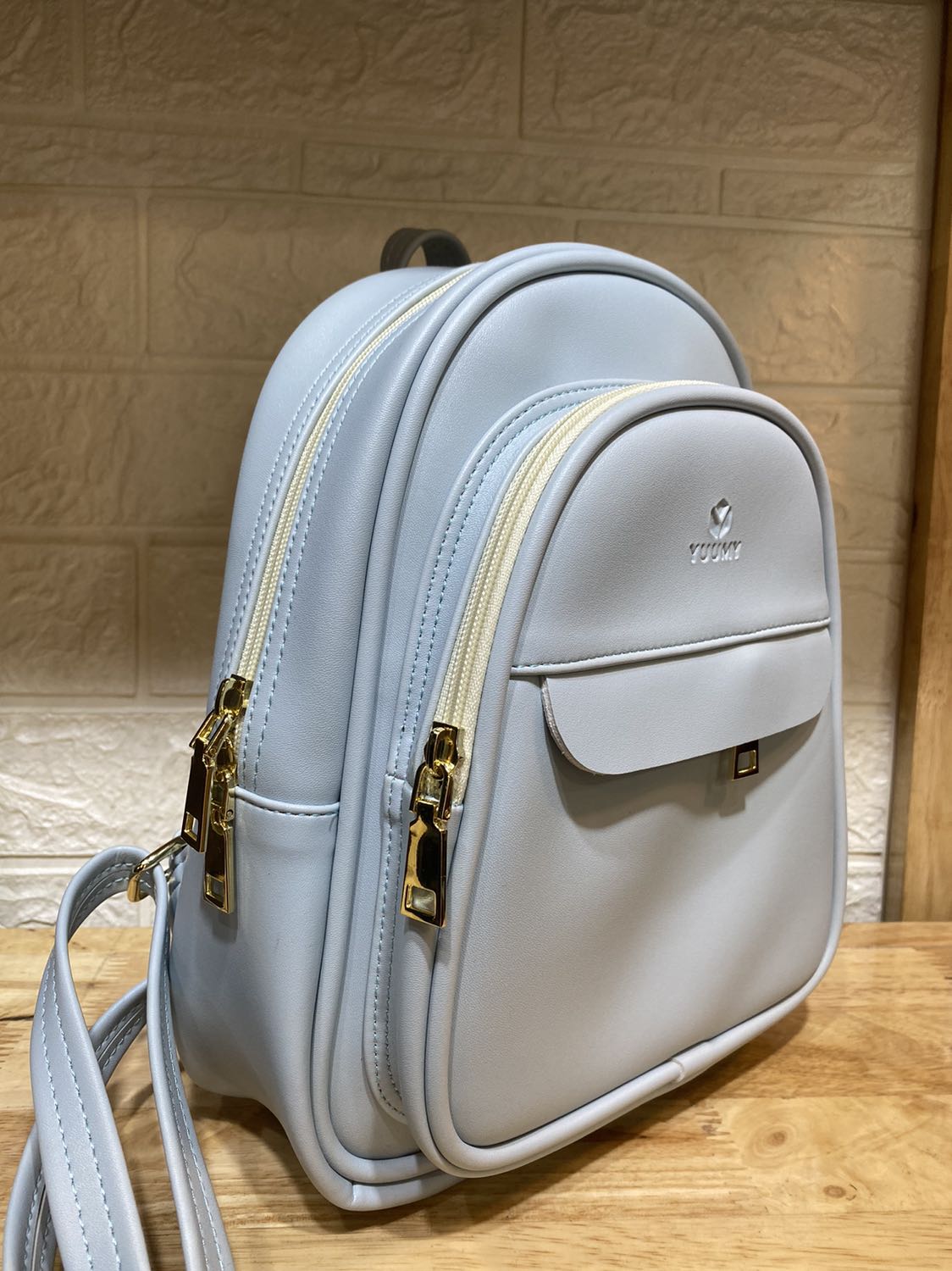 Balo giao nhanh, ở ngoài đẹp như hình , rất đáng tiền, chất da đẹp , sẽ ủng hộ shop nữa