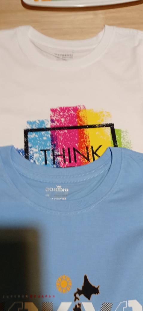 Chất vải cotton như mô tả. Đường may đẹp nhất là ở cổ áo may rất chắc, khéo