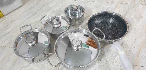 Nồi dày khá chắc chắn. Nhôm sáng bóng. Hi vọng là bắt từ tốt. Shop giao hàng nhanh, đóng hàng cẩn thận.