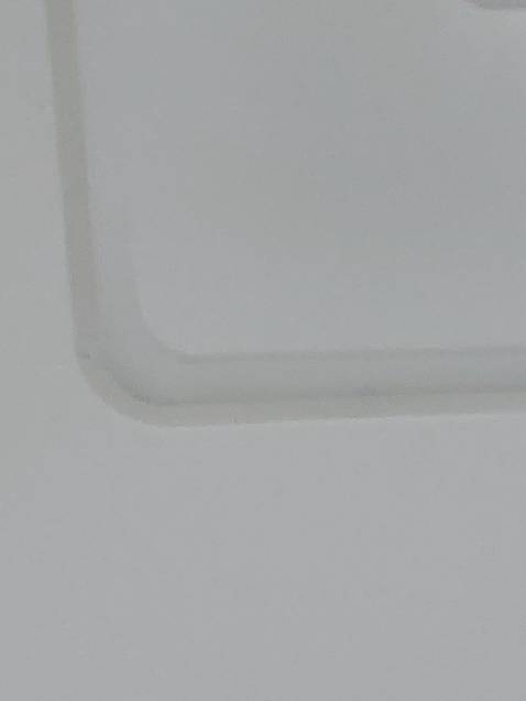 Shop gởi đèn bị bể 1 cánh.