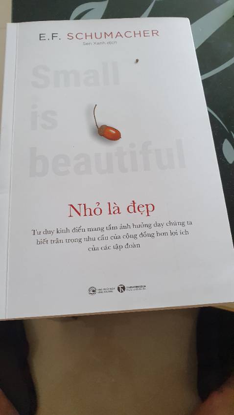 Nội dung rất hay, mặc dù viết đã rất lâu nhưng nhờ vậy kiểm chứng đến thời điểm bây giờ hầu như xã hội đã diễn ra như tác giả đã nói. Có lẽ khó thực hiện như tác giả đề nghị, nhưng nếu mỗi người nhận ra và thực tâm cải biến thì tườn lai sẽ có chuyển biến. Một cuốn sách đáng đọc để suy ngẫm.