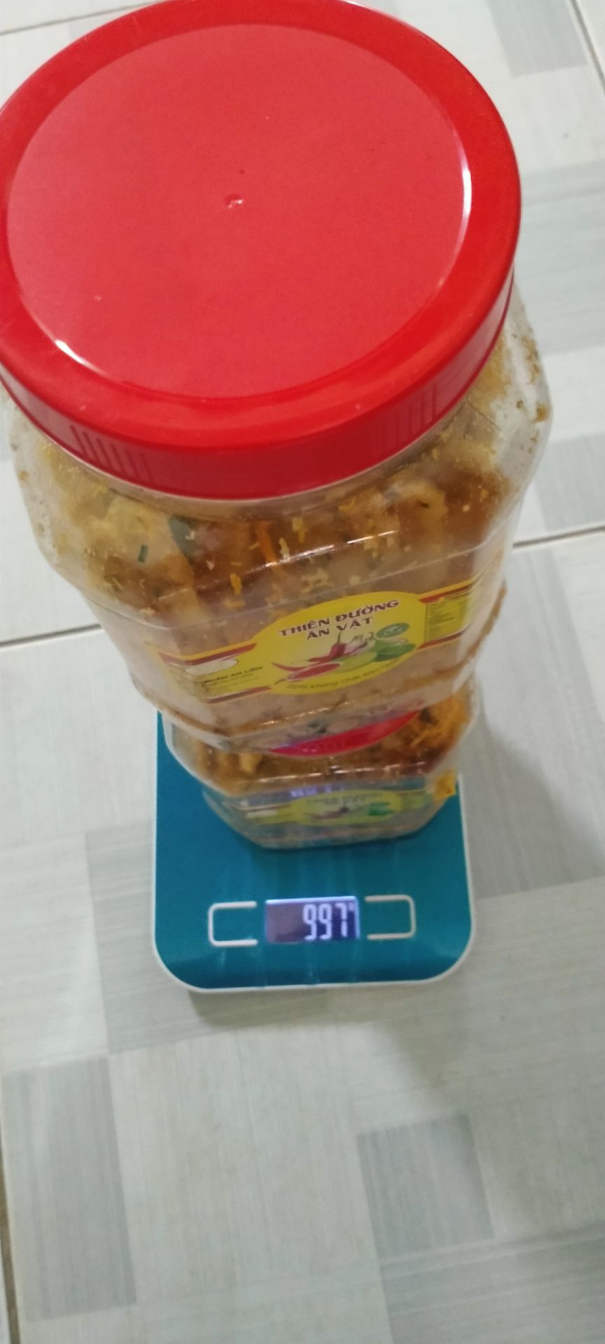 Tuy có bị hao hụt 1 xíu nhưng đây vẫn có thể chấp nhận được. Màn bọc thực phẩm rất đúng tiêu chuẩn( ko bị thoát hơi). Tuy chưa ăn nhưng vẫn có sự yên tâm nhất định khi mới nhận hàng --> Mong shop khắc phục về mặt khối lượng và chúc shop buôn may bán đặt ạ!!