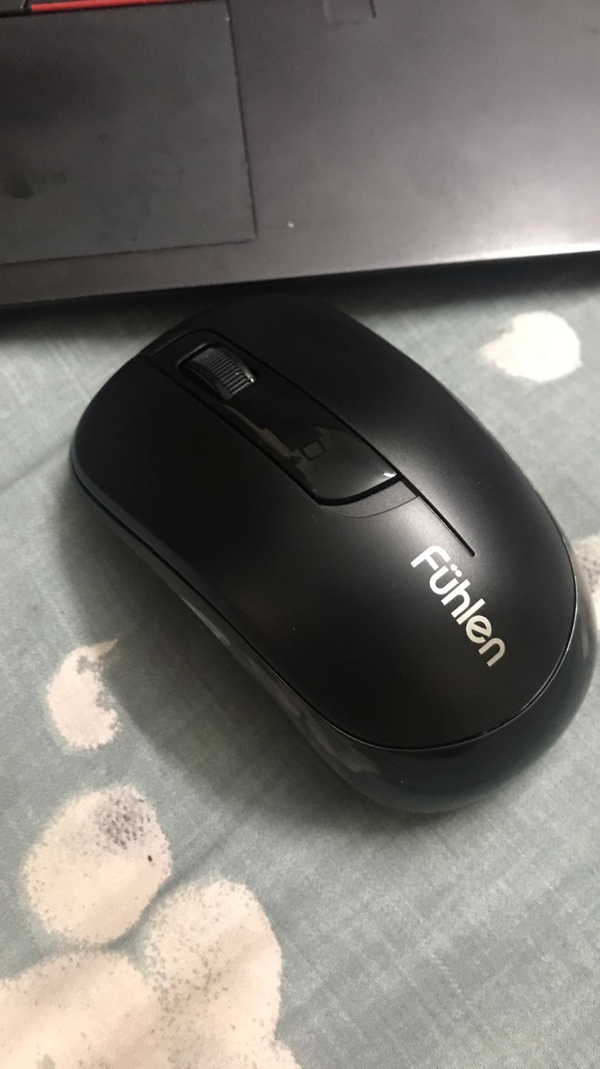 Mới dùng mượt nhé có tem chống hàng giả hộp đóng gói kỹ càng, có tặng pin đi kèm, trước đây đã đung hãng này nên khá yên tâm chất lượng về dài, nói chung so với tầm giá thì chuột khá đáng tiền