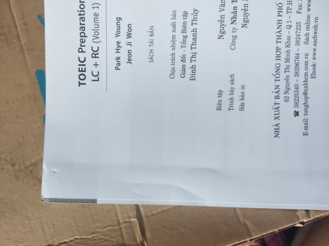 sách ko hẳn là cũ nhưng ko được bọc cẩn thận và bong lớp nilong của sách, đây là hình mình sách chụp lúc mới mở hộp, và mình ko nhận được đĩa ạ