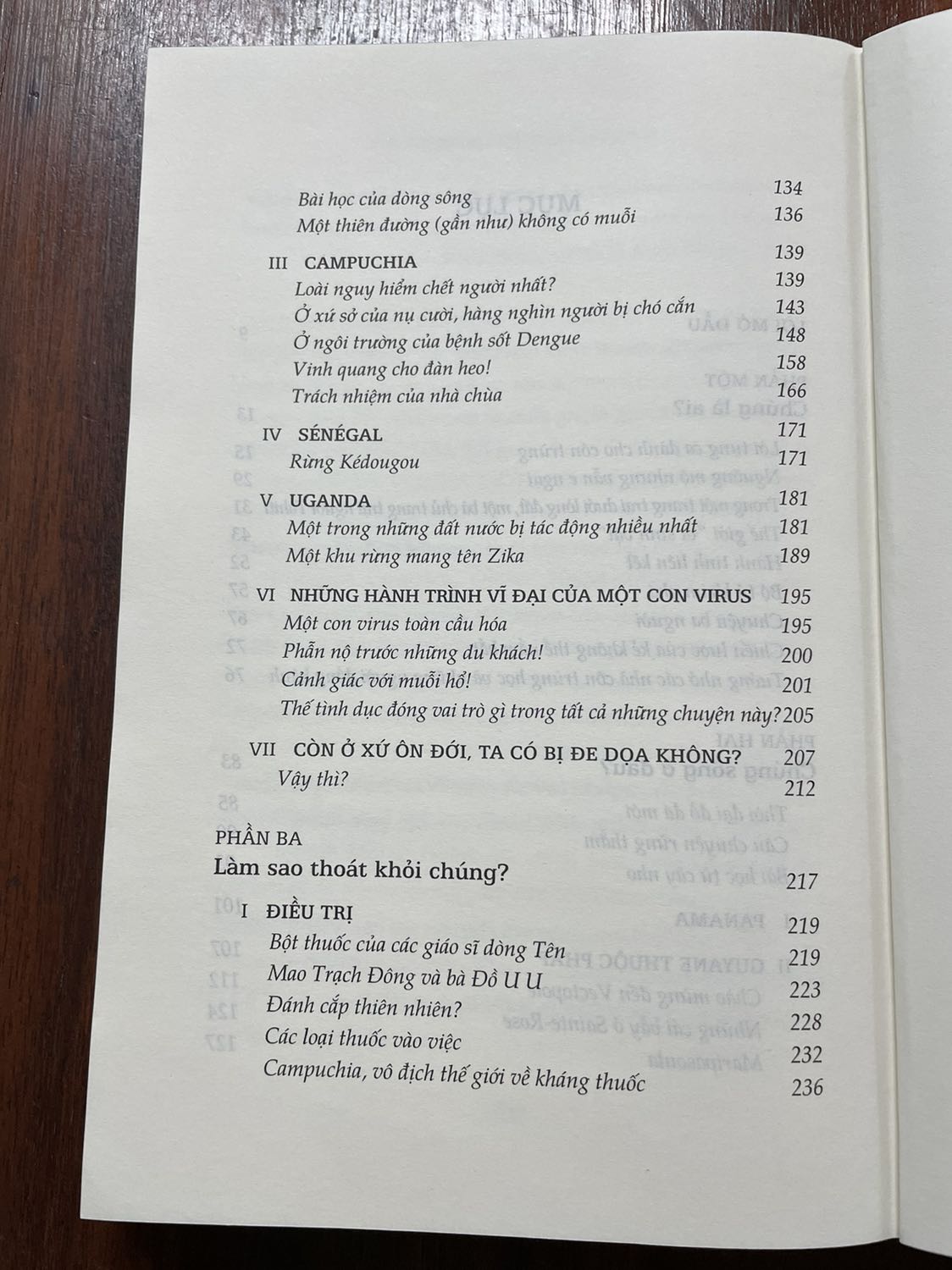 Cuốn này đọc thú vị nhưng quá dề dà.
Cuốn sách chứa đựng nhiều thông tin rất hay và lạ từ những nhà nghiên cứu ký sinh trùng.
Tác giả cũng dành nhiều thời gian đi nhiều nơi để kể lại câu chuyển.
Tuy nhiên cuốn sách quá dài, đọc rất mệt mỏi. Nếu tác giả thu gọn nội dung còn khoảng 100 trang sẽ dễ chịu hơn.