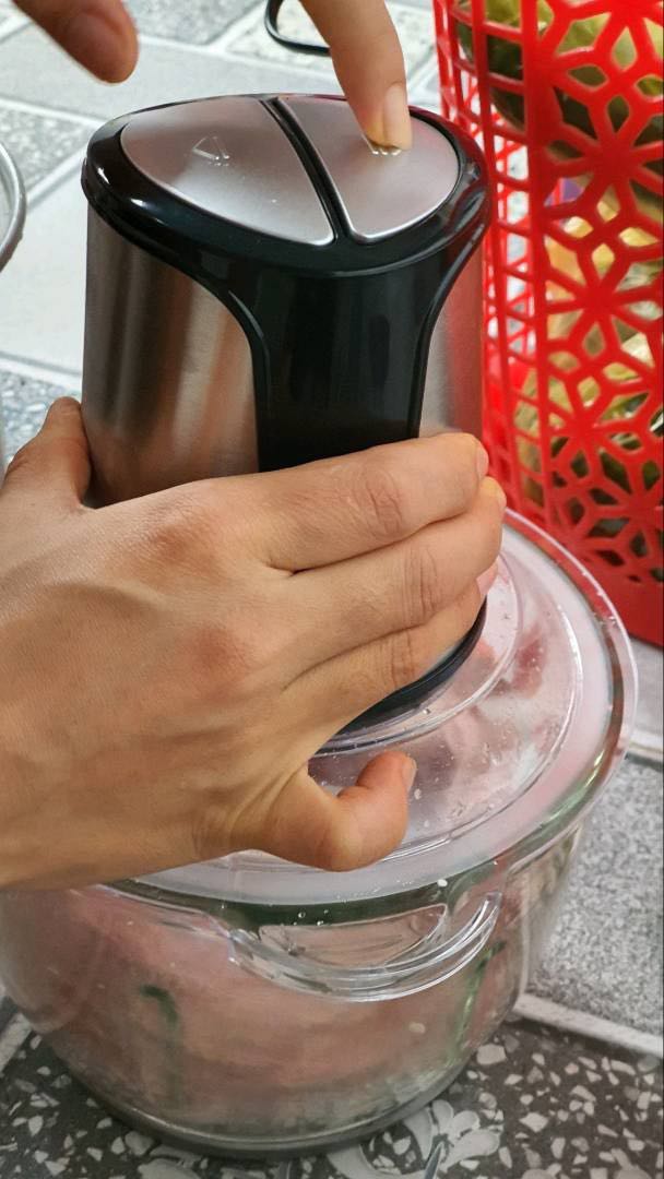 Đóng gói cẩn thận, đúng
sản phẩm. Bảo hành được tới 2 năm, Shop tư vấn nhiệt tình. Cối xay nhìn trong ảnh tưởng nhỏ nhưng ngoài to, nặng rất chắc chắn ý. xay hành, tỏi, ớt, thịt đều ok, dùng rất thích cảm ơn shop.