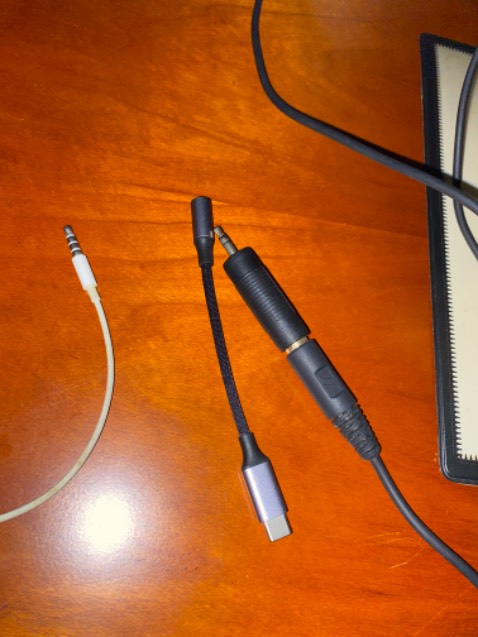 Sản phẩm nhìn đẹp, chắc chắn. Thử tất cả chức năng trên iPad hoạt động bình thường. Âm thanh bị xuống cấp nhiều khi nghe qua dây cáp này. Nếu bạn nào muốn mua cáp chuyển đổi thì nên mua loại không có DAC thì sẽ nghe được chất âm của thiết bị