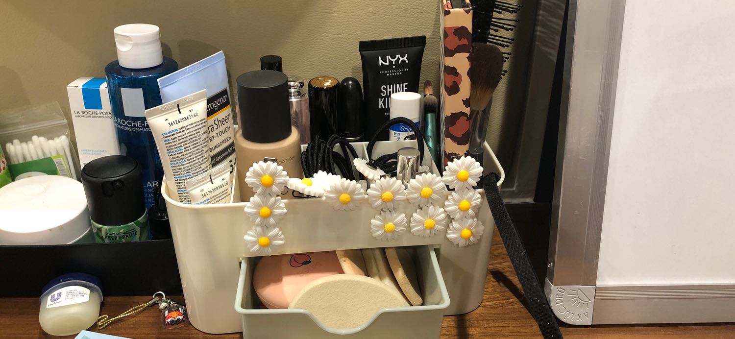 Hàng giá rẻ nên chịu thôi đựng cũng được ít chứ không hết toàn bộ nên xem kic kích thước trước khi mua