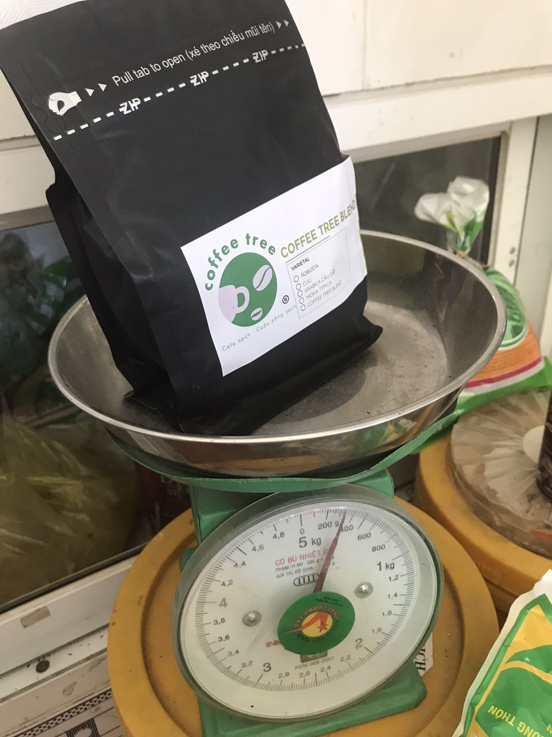 Ủa.. Mua 500g mà gởi 300g là sao shop. Mới khui là đã thấy mất lòng tin rồi. Ko bít uống vô. Hương vị có giống như mô tả ko...? Rồi khối lượng ko khớp.. Shop giải quyết thế nào..