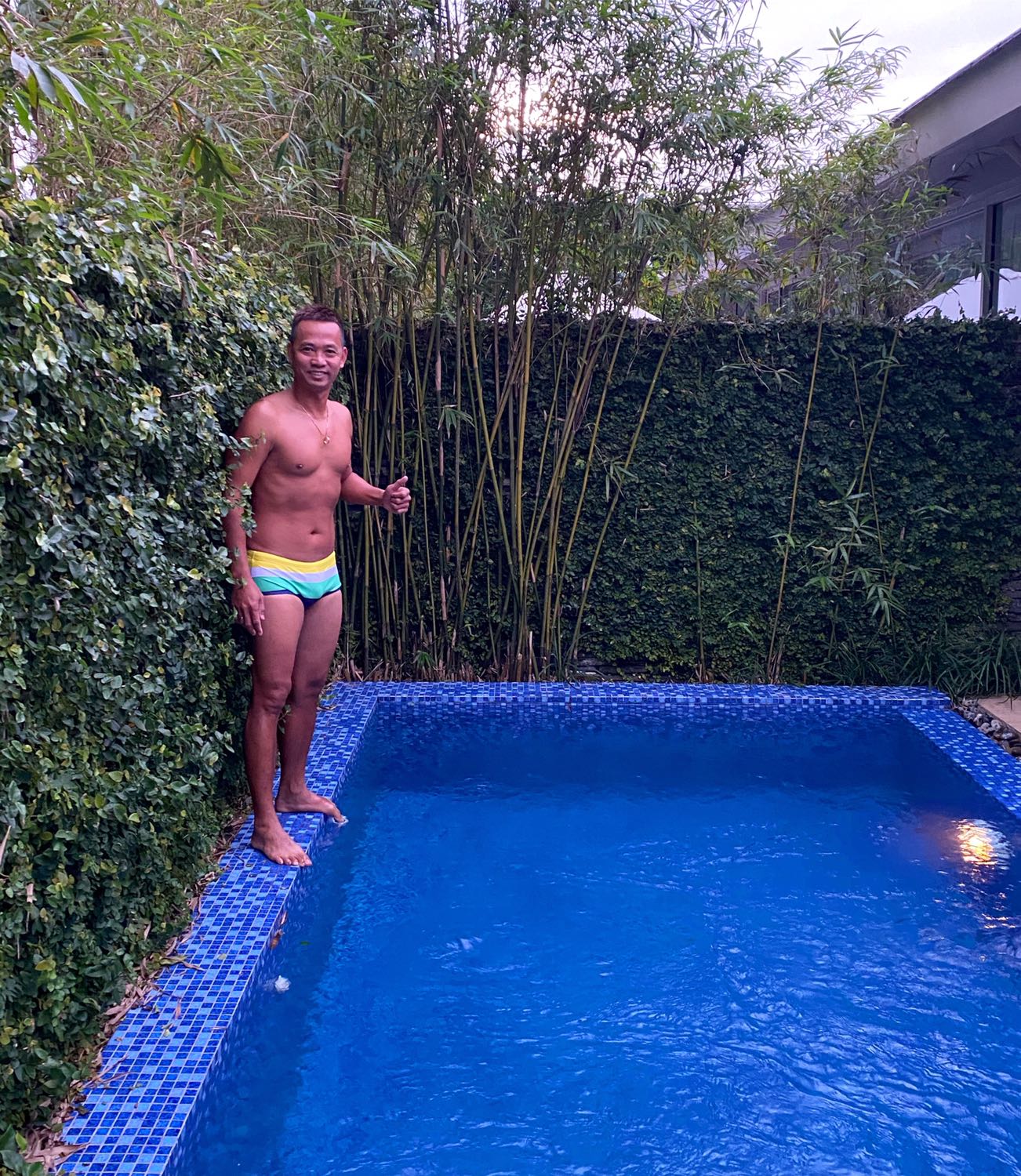 Quần mặc OK. Khá ôm, thoải mái. Giá cả hợp lý.