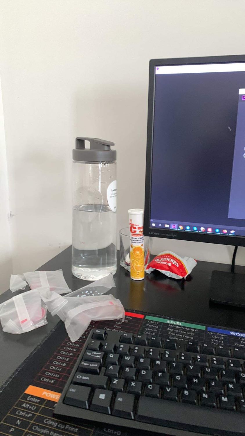 Bình nước nhẹ, hơi mỏng nhg dùng cũng ok ạ, shop đóng gói cẩn thận