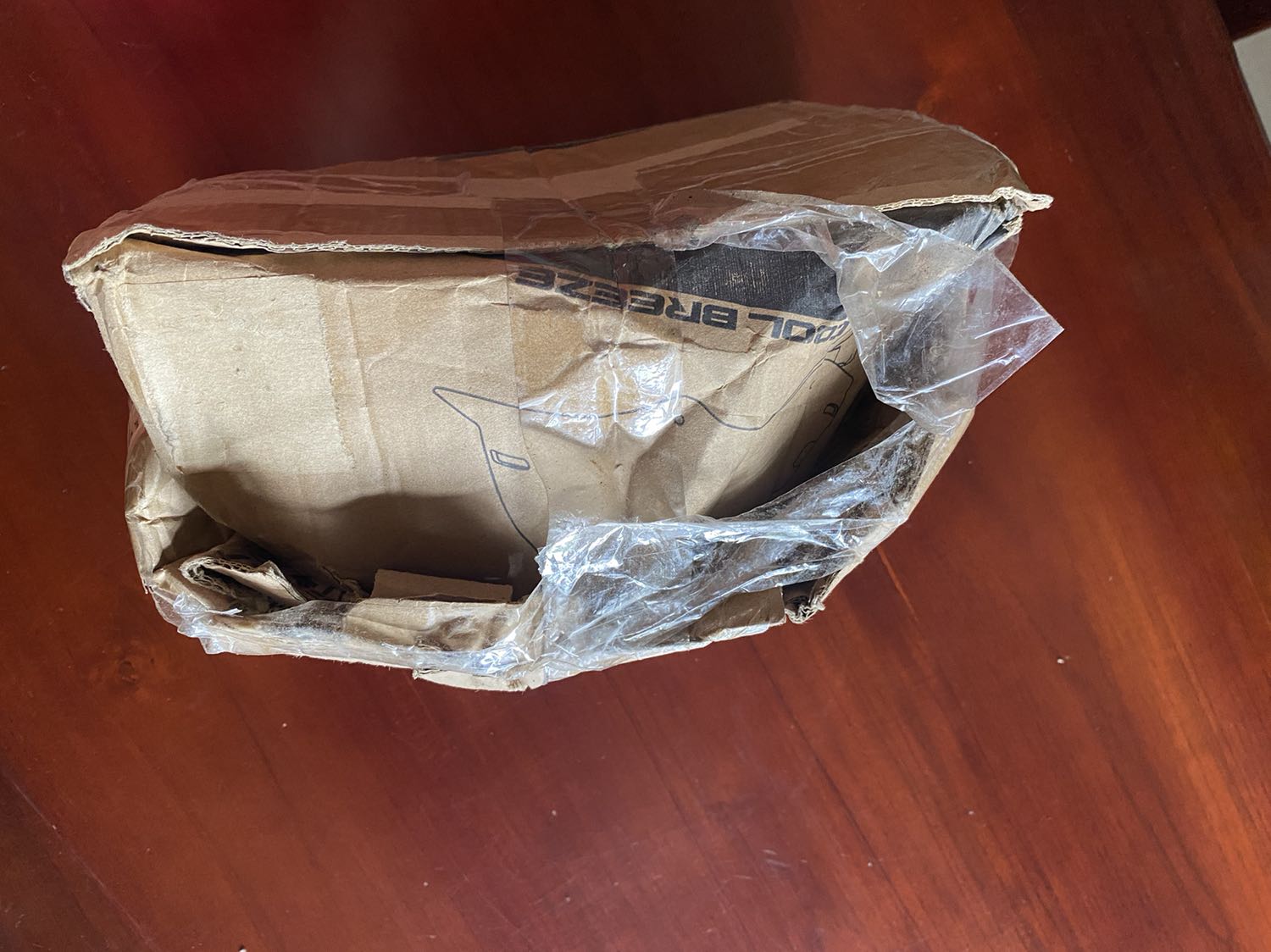 Nón to hơn bình thường, nút gài hơi nhỏ, tay to thì hơi khó bấm nha! Nón to hơn bình thường, nút gài hơi nhỏ, tay to thì hơi khó bấm nha!