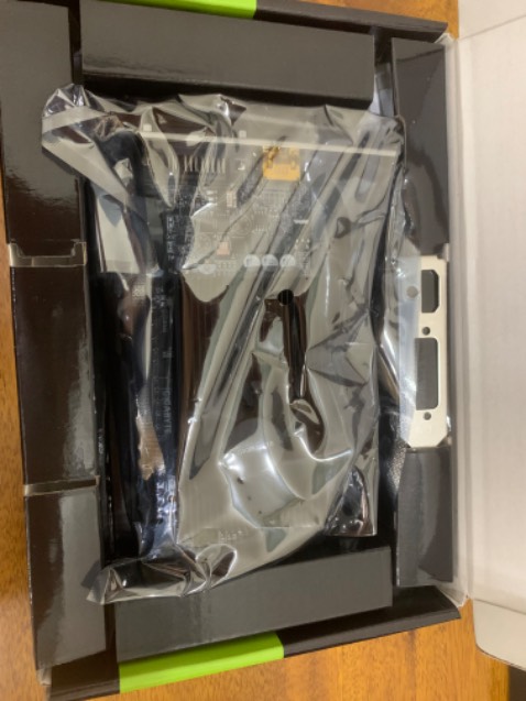 Phải gọi là tuyệt vời, hàng mới nguyên seal, chỉ tiếc là shop không tặng mình 1 đầu đổi từ hdmi qua vga.