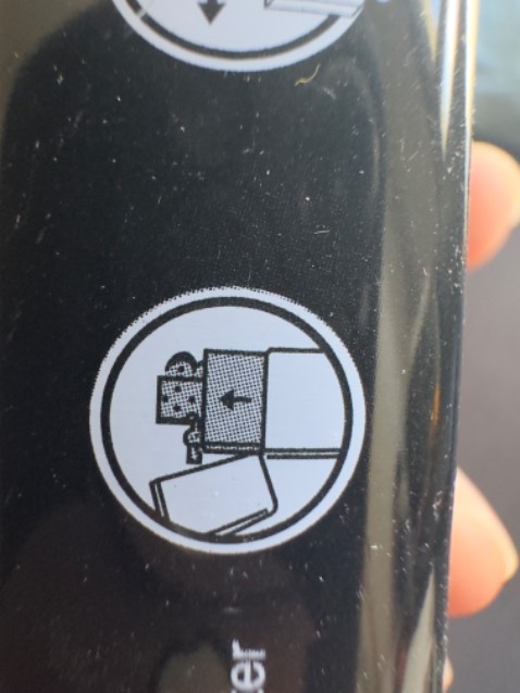 Hàng giả. *** đảo khuy hàng ra dùng bị chảy xăng ra nắp. Check lại sản phẩm là hàng giả