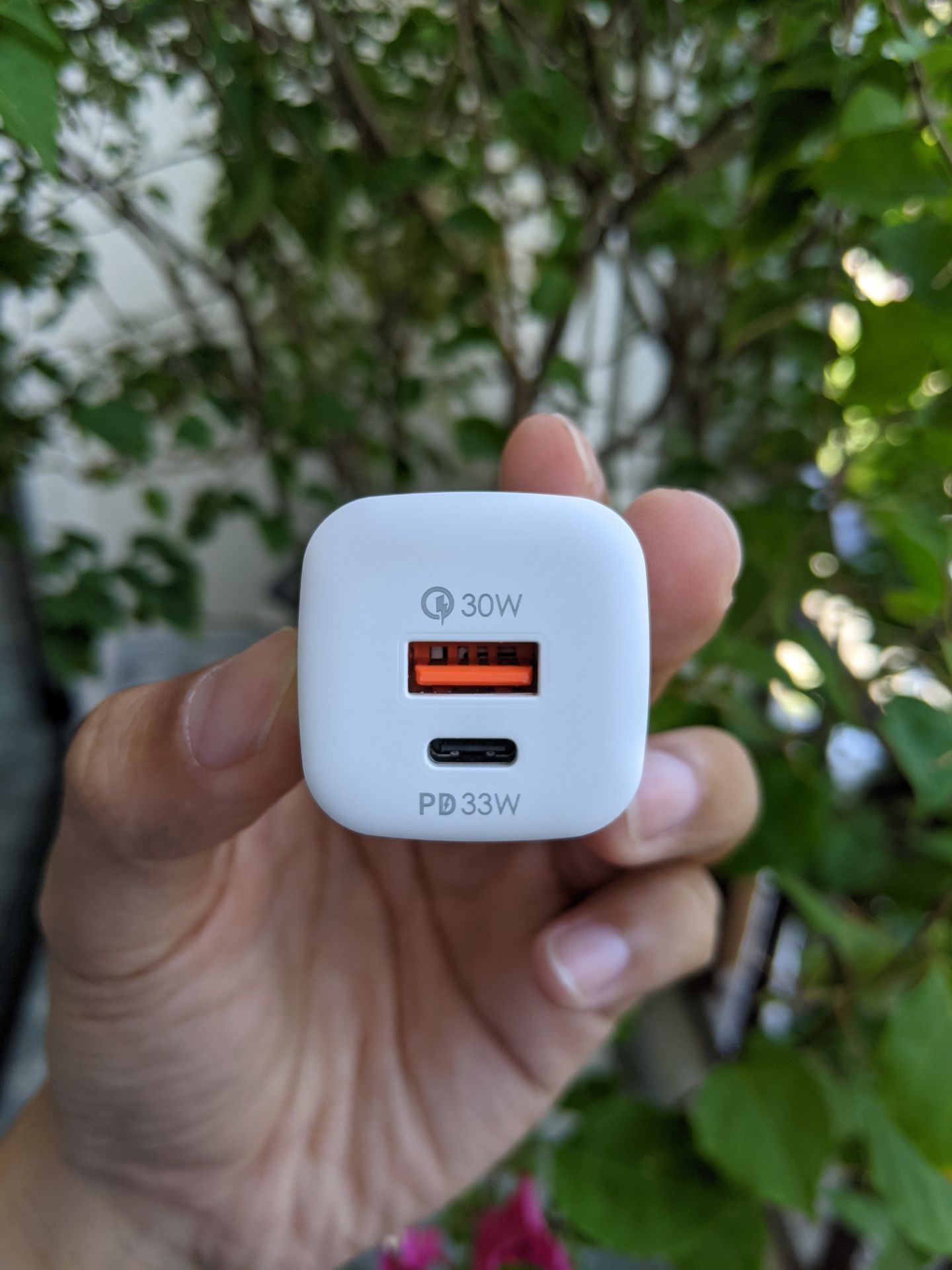 Củ sạc nhỏ gọn, cầm rất đầm tay, sạc đồng thời 2 thiết bị không nóng lắm. Có chia điện thông minh, cắm hết 2 cổng mà chỉ sạc 1 cổng thì vẫn max như thường. Choetech mãi đỉnh👍 Củ sạc nhỏ gọn, cầm rất đầm tay, sạc đồng thời 2 thiết bị không nóng lắm. Có chia điện thông minh, cắm hết 2 cổng mà chỉ sạc 1 cổng thì vẫn max như thường. Choetech mãi đỉnh👍