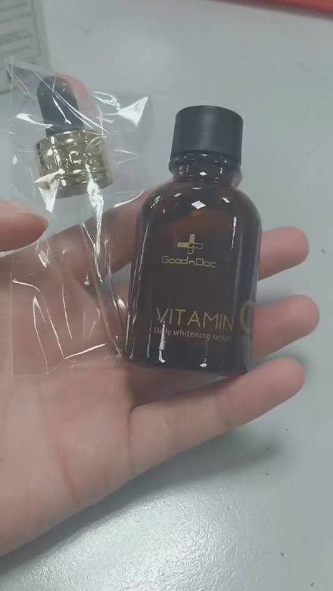 Check mã là hàng chính hãng nha mn, chất lượng mà giá thành lại hợp lí, mình sử dụng đc 1 tuần rồi thấy da ẩm căng hơn. Mong là sẽ có kết quả tốt ……….