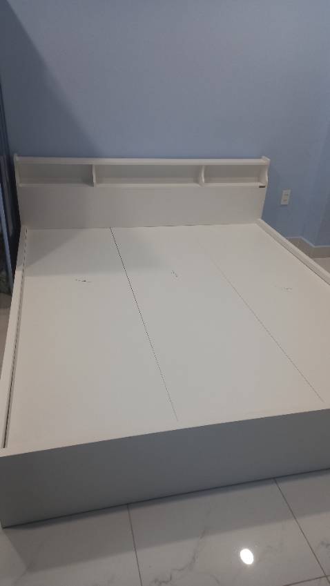 Giường đẹp, chắc chắn, giao hàng nhanh, nhiệt tình