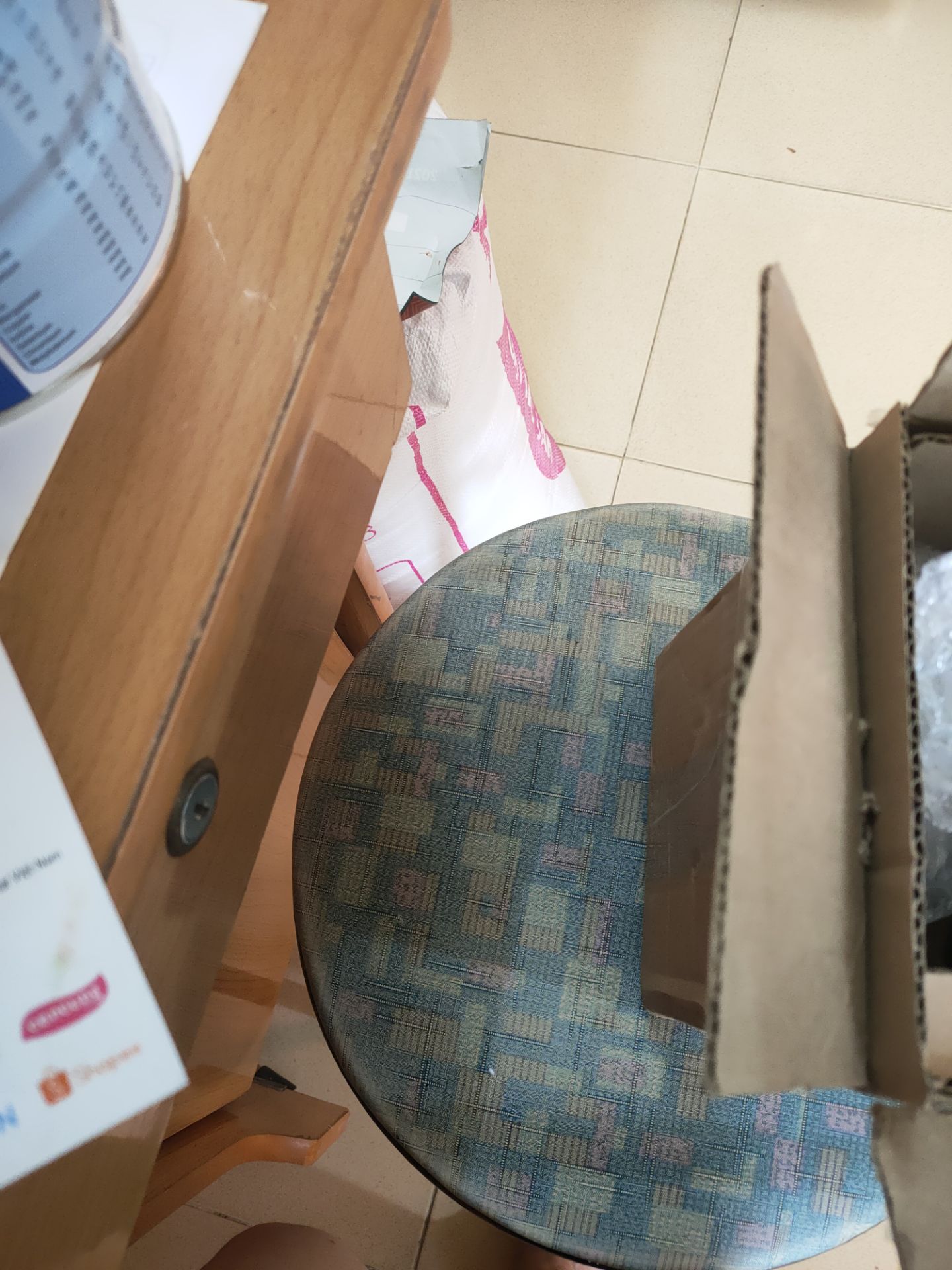 đóng gói cẩn thận, giao hàng tương đối nhanh,sản phẩm sử dụng tạm ổn