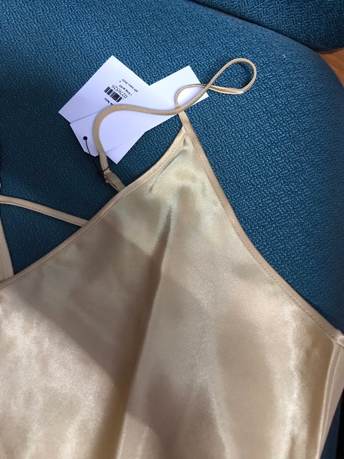 Giao hàng nhanh, chuẩn chỉ so với yêu cầu của mình. hàng chính hãng ibasic.
giảm giá sâu hơn so với mua ở siêu thị.
rất quyến rũ, màu sắc cũng tươi sáng. phối ren rất khéo, 
mềm mịn, thoáng mát, 
thankiu tiki