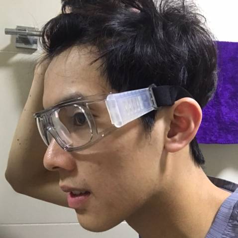 Đẹp lắm nhé 
Dây đeo chắc chắn 
Bị cận thì ra tiệm cắt thay mắt là ok nhé.
Mua 2 chiếc - tặng người yêu 1 cái đeo rõ xịn ạ! mình thì đeo đi đường cũng ổn, cản bụi rất tốt. dây thun đàn hồi tốt