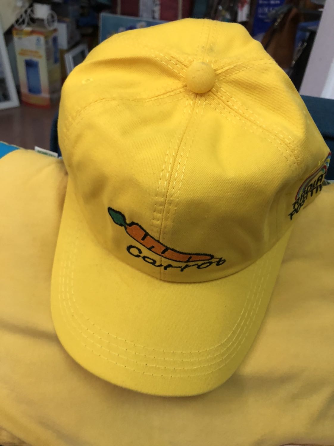 Mũ lưỡi trai cà rốt và cầu vồng cho cả gia đình đẹp,rẻ... rất Ok nha.