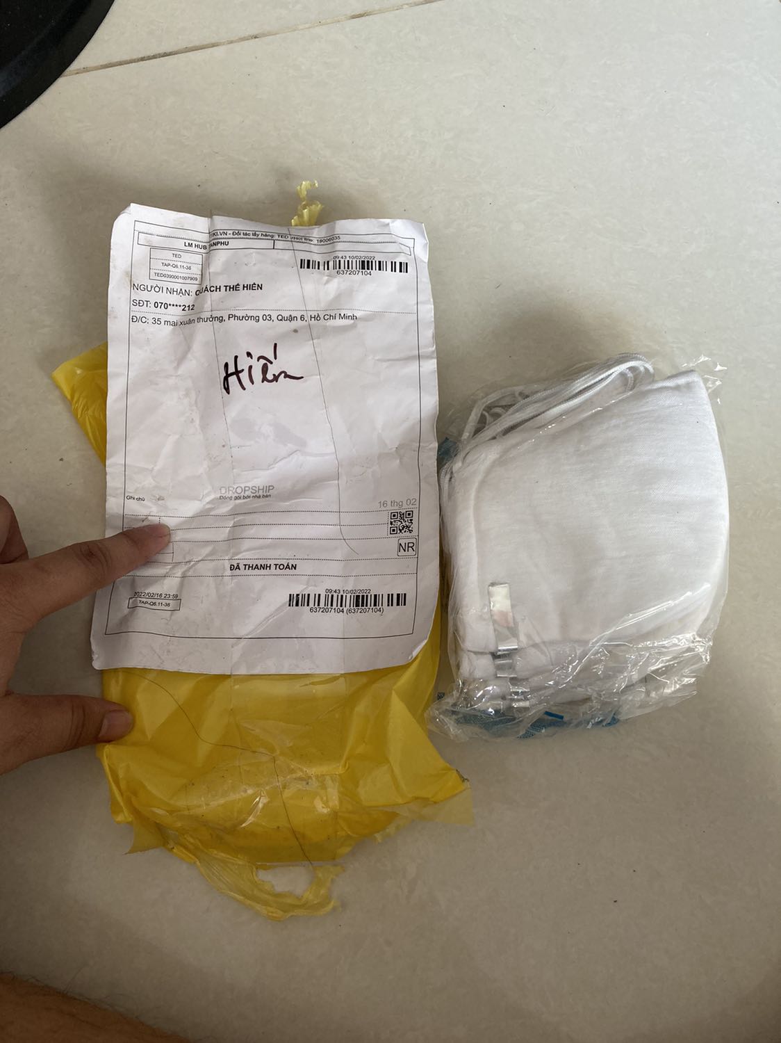 Mua giấy nến , sao lại giao khẩu trang