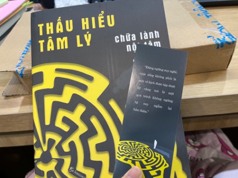 Bìa đẹp, mịn, đóng gói cẩn thận nữa, mùi sách mới thơm xỉu🥰🥰🥰 chưa đọc nội dung nhưng đã xem qua một số bài trích nd sách thấy khá oke nên mua