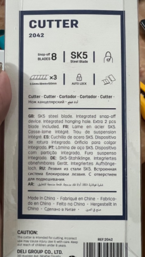 Rõ ràng trên bìa hộp dao có ghi blade x 3 (lưỡi dao 3 cái) mà tìm kg ra nhờ shop chỉ dùm