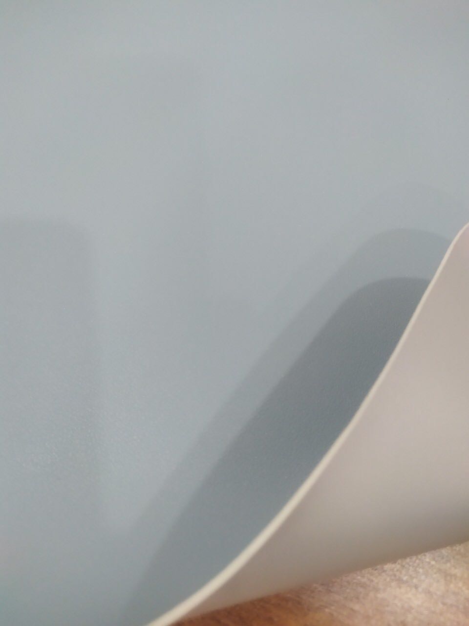 Sản phẩm dày dặn bề  mặt mịn và rất bám chuột,  giao hàng nhanh, shop thân thiện. Se quay lại ủng hộ shop