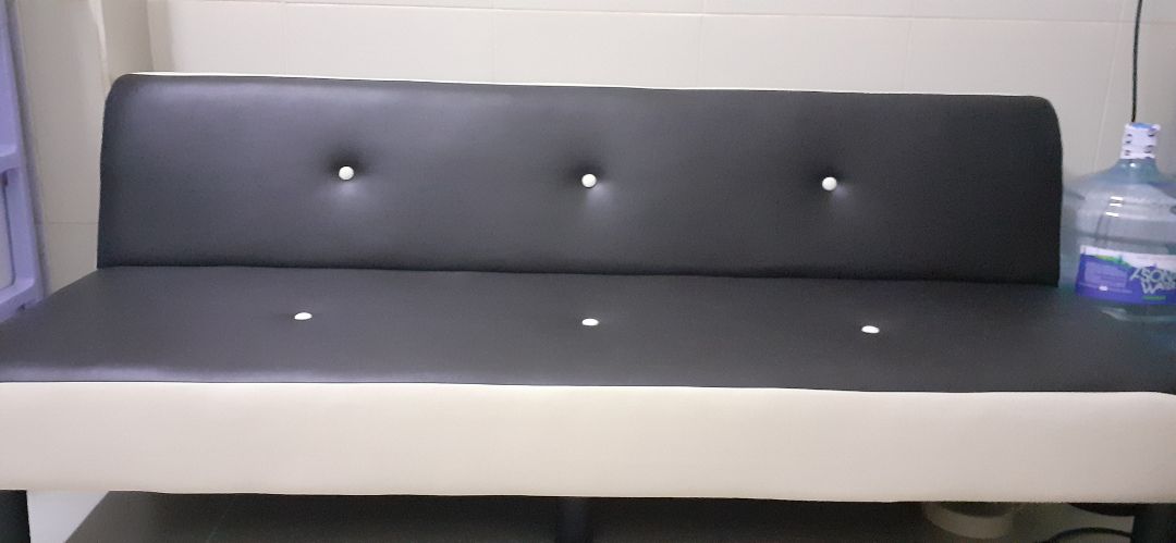 Ghế sofa êm , da mềm mịn đẹp, đóng gói cẩn thận, cảm ơn tiki nhiều nhé  giá tốt, dịch vụ tốt, rất hài lòng, rất đáng mua nhé! Ghế sofa êm , da mềm mịn đẹp, đóng gói cẩn thận, cảm ơn tiki nhiều nhé  giá tốt, dịch vụ tốt, rất hài lòng, rất đáng mua nhé!