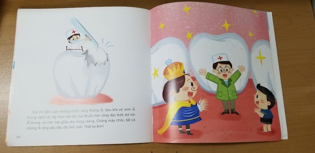 Sách rất hay. Giúp bé hiểu việc giữ gìn răng một cách dễ dàng. Rất phù hợp cho các bé chuẩn bị thay răng, chuẩn bị tinh thần để đi đến nha sĩ, giải thích việc trám răng với hình ảnh dễ hiểu.