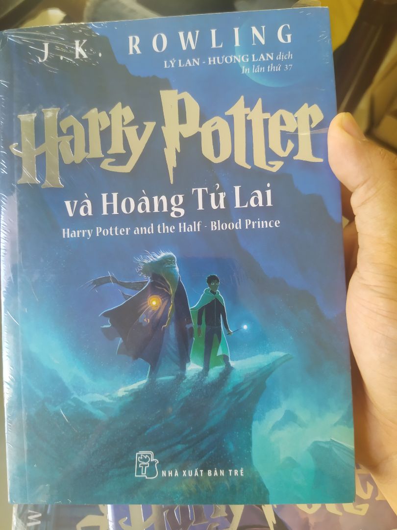 Sách mới nguyên, mình mua lúc sale nên hài lòng, mình còn mua sale lẻ thêm cuốn 5, cuốn 6 nhưng tổng hợp lại  sách in tới 3 lần khác nhau, haha