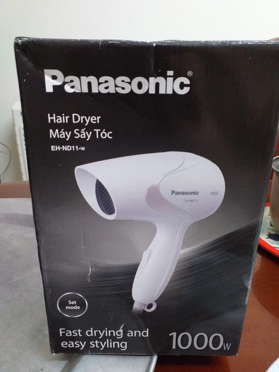 Mình dùng máy sấy của hãng Panasonic được trên 5 năm rồi, bền, rơi rớt gì cũng dùng được, giá hạt dẻ. Mẫu này là mẫu đời mới, mình mua cái này là cái thứ 2 rồi. Biết giữ thì dùng trên 5 năm nhé. Thiết kế nhỏ gọn, tiện mang theo, an toàn khi có trẻ nhỏ. Mình dùng máy sấy của hãng Panasonic được trên 5 năm rồi, bền, rơi rớt gì cũng dùng được, giá hạt dẻ. Mẫu này là mẫu đời mới, mình mua cái này là cái thứ 2 rồi. Biết giữ thì dùng trên 5 năm nhé. Thiết kế nhỏ gọn, tiện mang theo, an toàn khi có trẻ nhỏ.