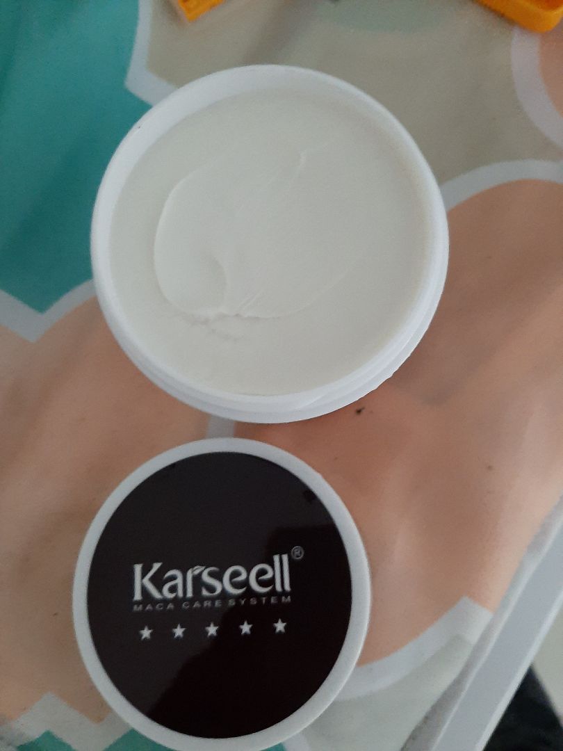 sắp khá thơm, rất dễ vuốt tóc theo nếp, giữ nếp tóc được cả ngày, đã mua đến lầm thứ 2 của shop.