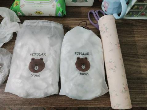 Đủ 100c. Rẻ mà tiện lắm luôn ý. K bị hôi. Bọc đồ ăn an toàn. Shop phục vụ tốt, giao nhanh