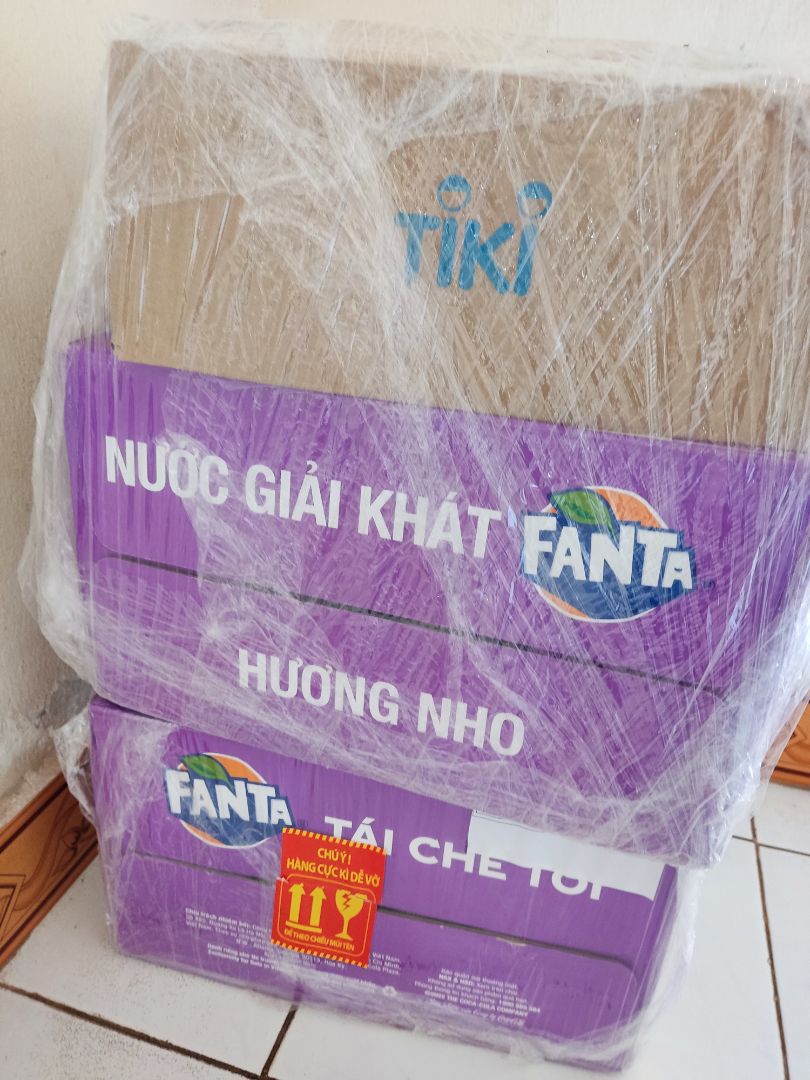 Một sản phẩm mới đến từ thương hiệu coca, mua 2 thùng tặng 1 lốc 6 chai + quạt sạc cầm tay