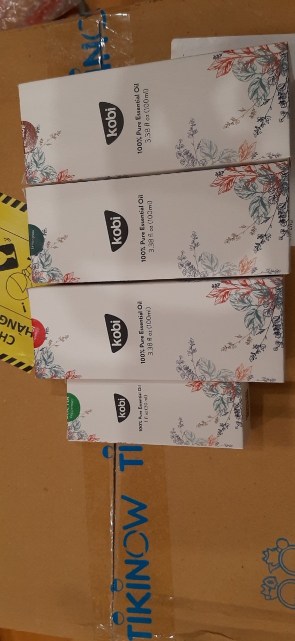 Em tinh dầu nhỏ xinh. Mùi bạc hà của Kobi rất dễ chịu. Cho vào máy phun sương phun ra mùi hương thơm nhẹ. bao bì rất chuyên nghiệp, đóng gói cẩn thận, giao hàng siêu tốc. Tuyệt
