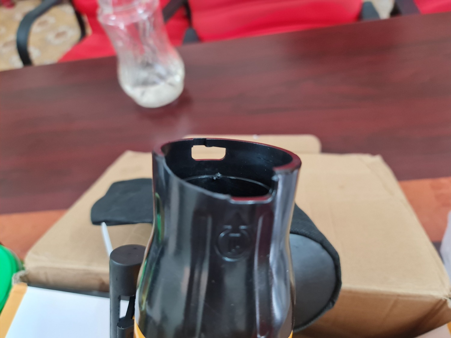 Máy khá bẩn, gãy phần đầu cổ hút gió, yêu cầu đổi trả lại sản phẩm